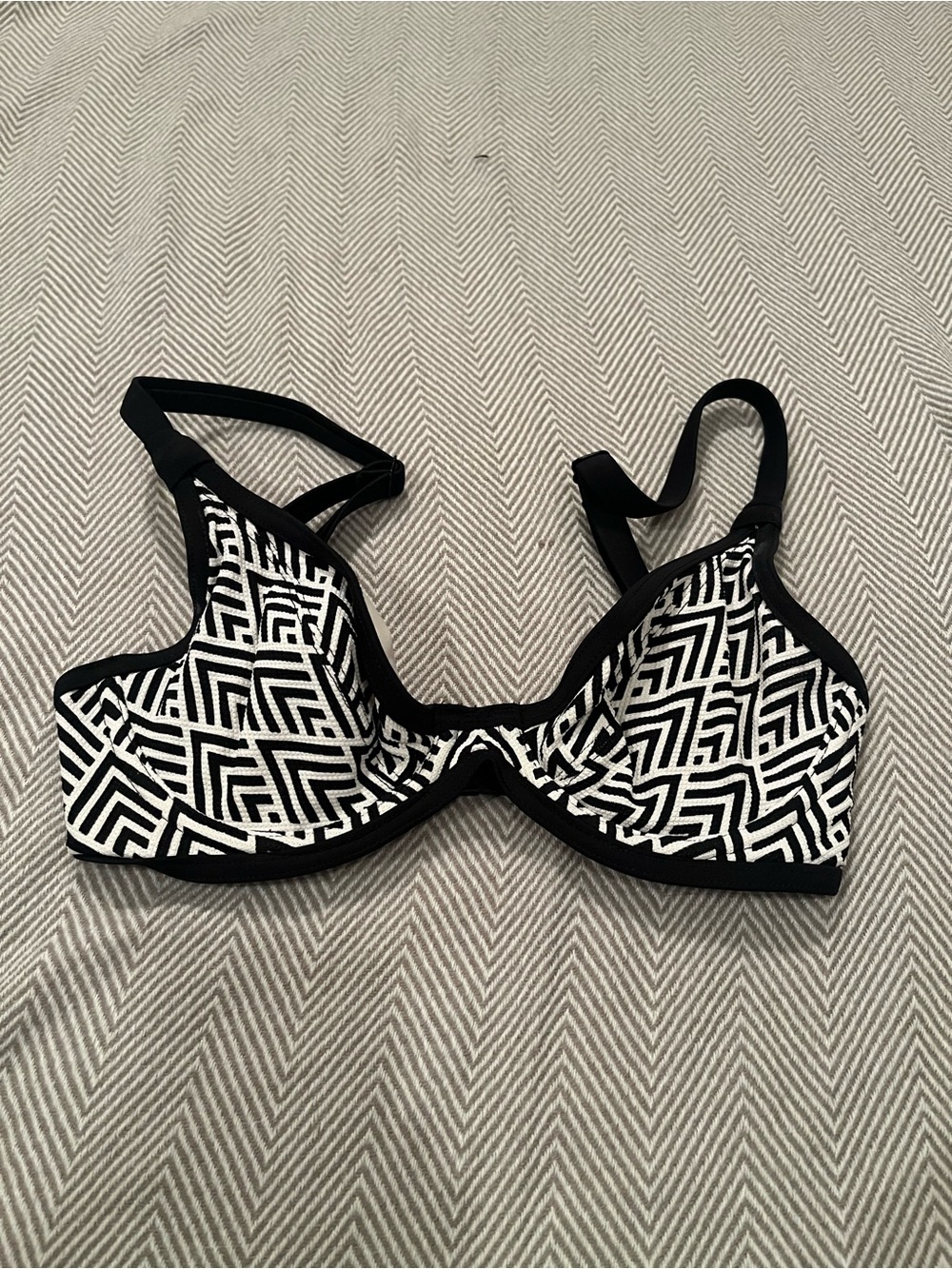 Freya Black & White Geometric Underwire Swimwear Top - Size 28DD